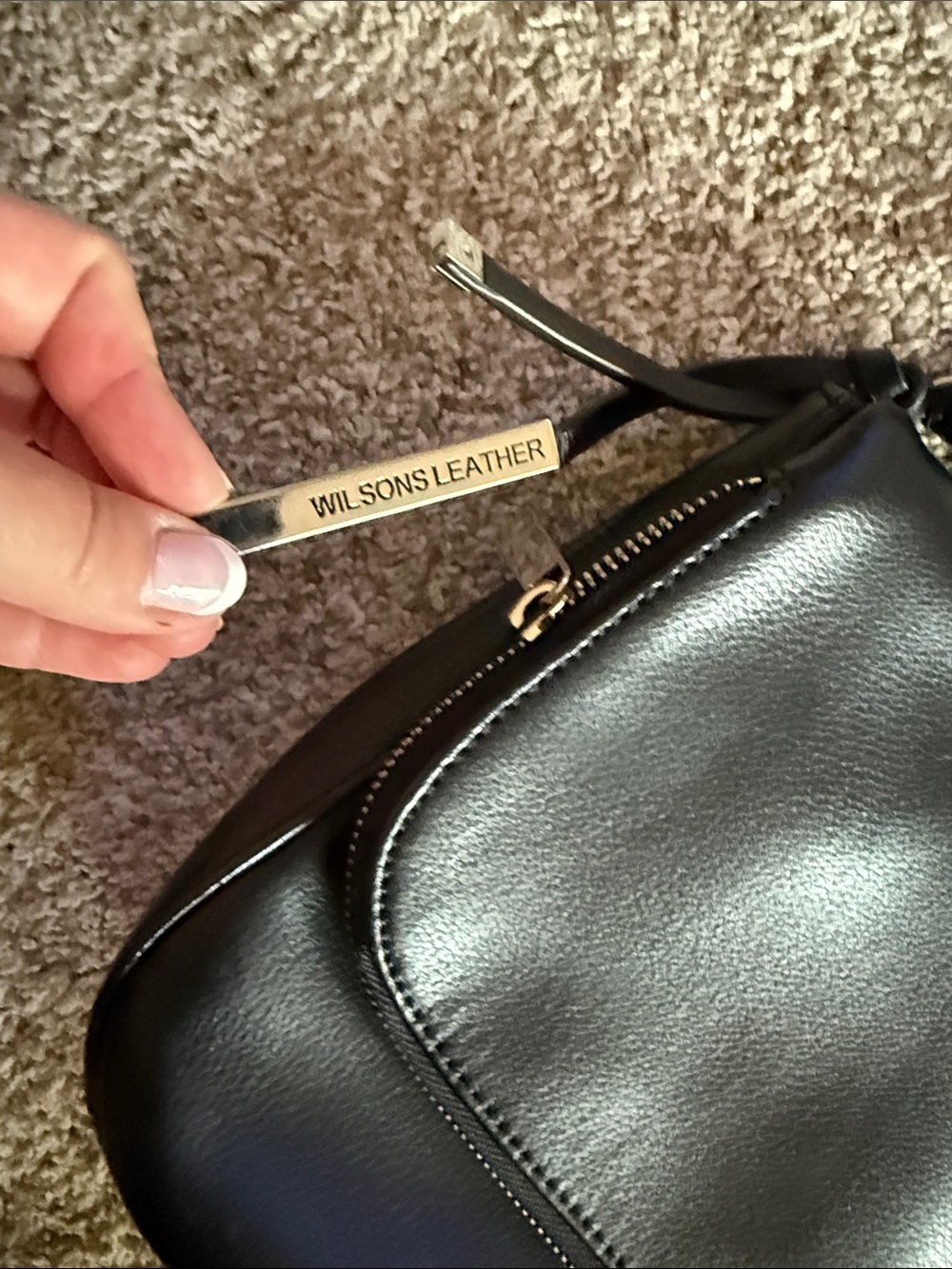 Wilsons Leather Black Leather Messenger Crossbody - Picture 2 of 8